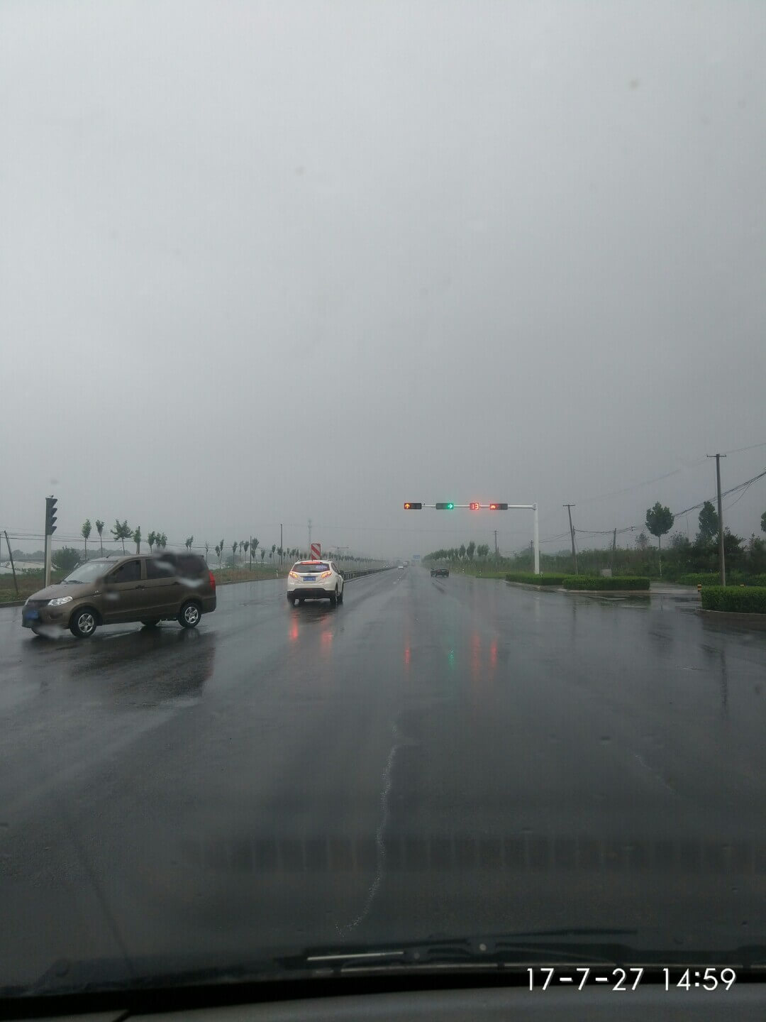 为什么停在路中间?